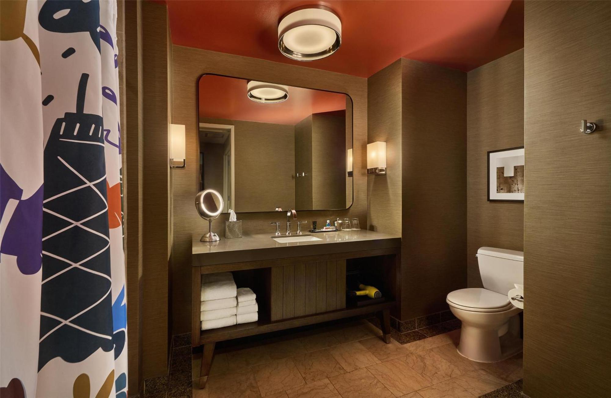 Hyatt Centric Magnificent Mile 4*