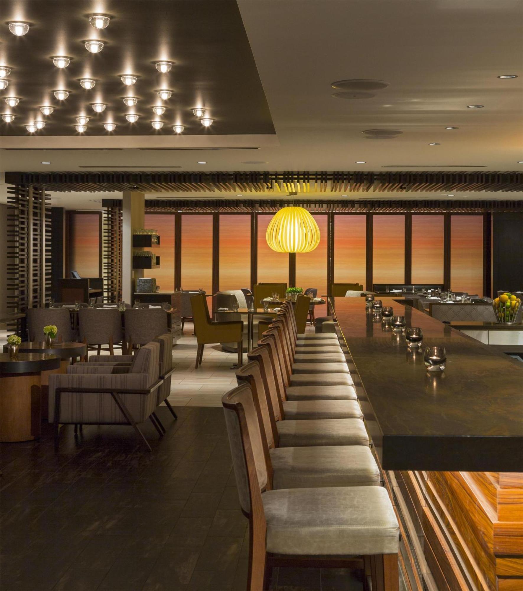 Hyatt Centric Magnificent Mile 4*
